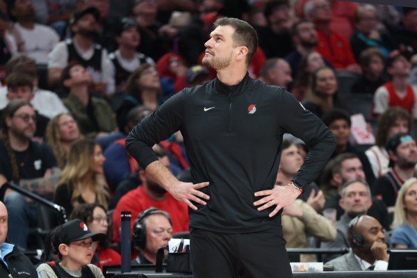 股市配资技巧 遭马刺15分逆转！解说：再次证明斯普利特还是差点意思