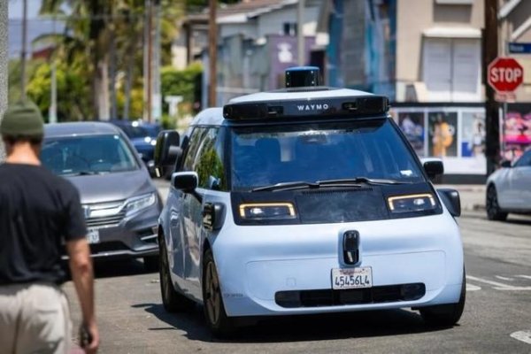 安全配资预警平台 为扩充Robotaxi车队，Waymo支付127.5%关税进口中国电动厢式车